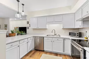 6200 S Creekside Dr, Cudahy, WI 53110 - Photo 16