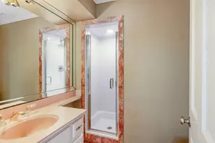 W212N10497 Parkland Cir, Germantown, WI 53017 - Photo 18
