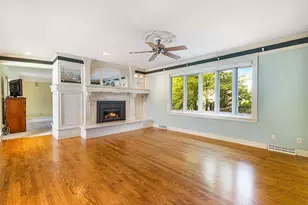 W212N10497 Parkland Cir, Germantown, WI 53017 - Photo 8