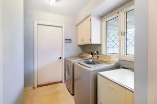 W212N10497 Parkland Cir, Germantown, WI 53017 - Photo 16