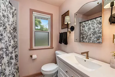 5655 N Paradise Ln, Glendale, WI 53209 - Photo 10