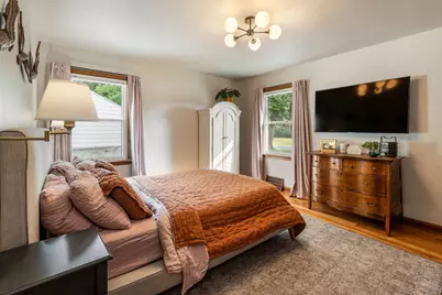 5655 N Paradise Ln, Glendale, WI 53209 - Photo 12
