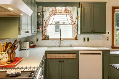 5655 N Paradise Ln, Glendale, WI 53209 - Photo 8
