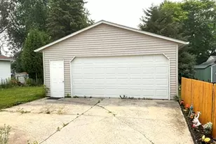 3735 Custer St, Manitowoc, WI 54220 - Photo 2