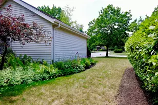 948 Cedar Dr, Burlington, WI 53105 - Photo 4