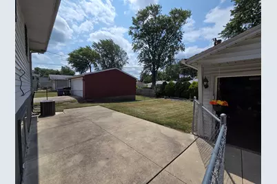 3244  Debra Ln, Racine, WI 53403 - Photo 4