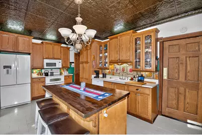 3463 N Bartlett Ave, Milwaukee, WI 53211 - Photo 4