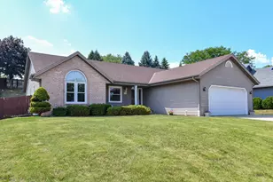1732 Erin Ln, Waukesha, WI 53188 - Photo 2