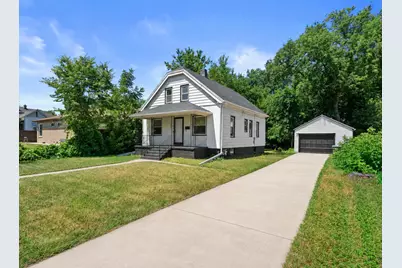 4726 W Eggert Pl, Milwaukee, WI 53218 - Photo 2