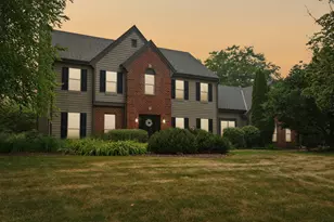 308 Copperfield Dr, Delafield, WI 53018 - Photo 2