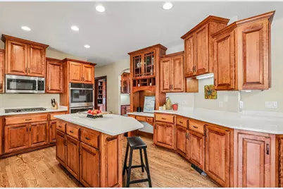 308  Copperfield Dr, Delafield, WI 53018 - Photo 4