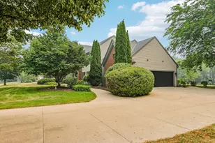308 Copperfield Dr, Delafield, WI 53018 - Photo 32