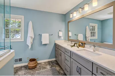 18720  Abbey Ln, Brookfield, WI 53045 - Photo 14