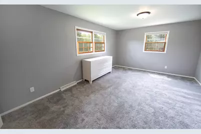 10234 N La Cresta Dr, Mequon, WI 53092 - Photo 12
