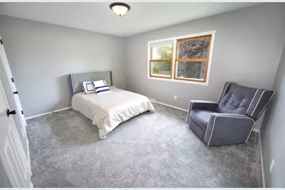 10234 N La Cresta Dr, Mequon, WI 53092 - Photo 16
