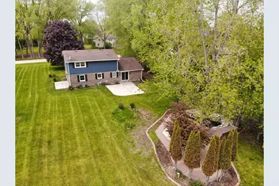 10234 N La Cresta Dr, Mequon, WI 53092 - Photo 1