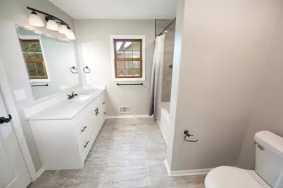 10234 N La Cresta Dr, Mequon, WI 53092 - Photo 14