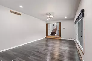 2003 S Valley Spring Dr, New Berlin, WI 53151 - Photo 20
