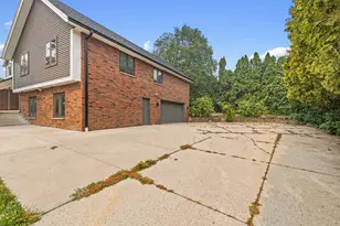 2003 S Valley Spring Dr, New Berlin, WI 53151 - Photo 6