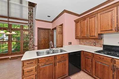 530  Park Cir, Elm Grove, WI 53122 - Photo 20