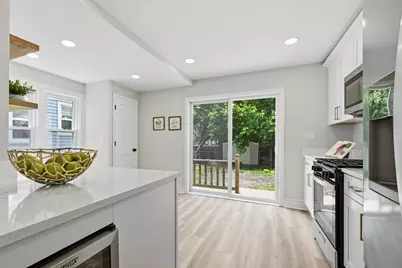 1711 N Astor St, Milwaukee, WI 53202 - Photo 10