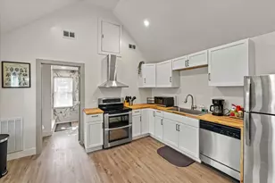 1850 N Warren Ave, Milwaukee, WI 53202 - Photo 18