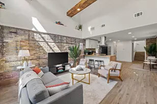 1850 N Warren Ave, Milwaukee, WI 53202 - Photo 2