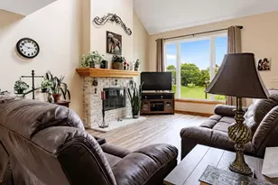 28720 Sunflower Ln, Racine, WI 53185 - Photo 4