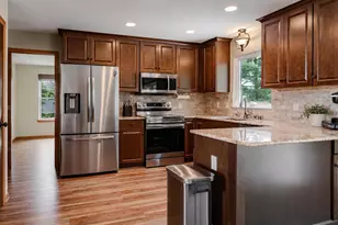 28720 Sunflower Ln, Racine, WI 53185 - Photo 2