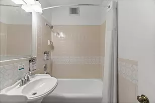 1028 E Juneau Ave, Milwaukee, WI 53202 - Photo 16