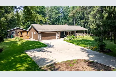6775  Glacier Dr, Barton, WI 53090 - Photo 2