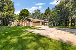 6775 Glacier Dr, Barton, WI 53090 - Photo 16
