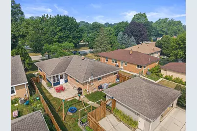 5684 N Milwaukee River Pkwy, Glendale, WI 53209 - Photo 36