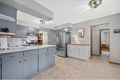5684 N Milwaukee River Pkwy, Glendale, WI 53209 - Photo 10