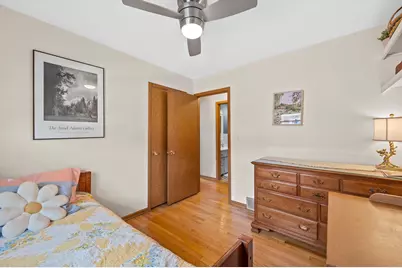 5684 N Milwaukee River Pkwy, Glendale, WI 53209 - Photo 18