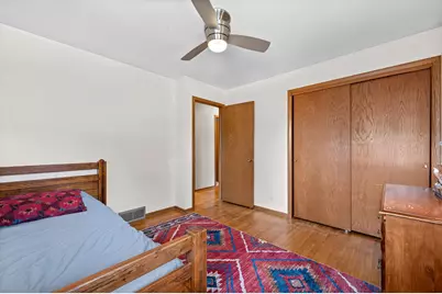 5684 N Milwaukee River Pkwy, Glendale, WI 53209 - Photo 16