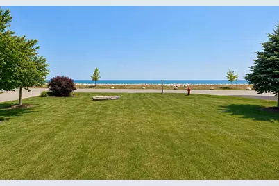 7515 N Beach Dr, Fox Point, WI 53217 - Photo 2