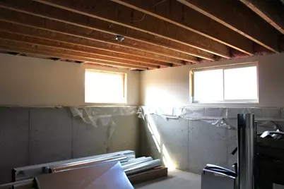 938  Drumlin Dr, Kewaskum, WI 53040 - Photo 10