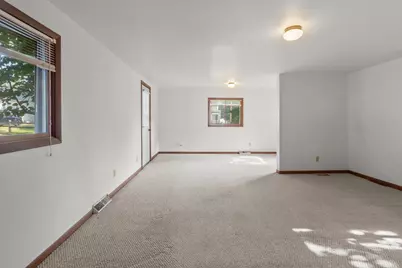 1605  Jackson Park Dr, Delavan, WI 53115 - Photo 8