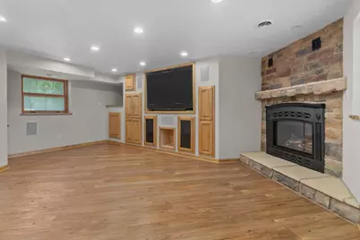 4450  Hearthside Dr, New Berlin, WI 53151 - Photo 18