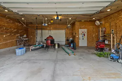 4450  Hearthside Dr, New Berlin, WI 53151 - Photo 32