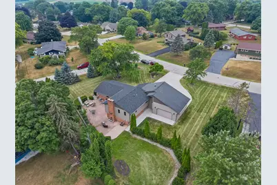 4450  Hearthside Dr, New Berlin, WI 53151 - Photo 4