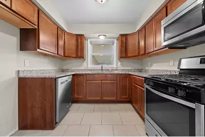 W126N7009  Highland Dr, Menomonee Falls, WI 53051 - Photo 10