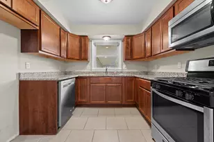 W126N7009 Highland Dr, Menomonee Falls, WI 53051 - Photo 10
