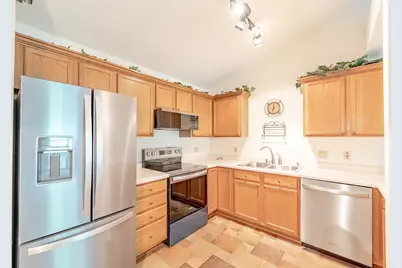9131 S Aspen Dr #8, Oak Creek, WI 53154 - Photo 6