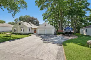 W272N2593 Apple Tree Ln, Pewaukee, WI 53072 - Photo 48