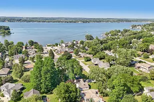 W272N2593 Apple Tree Ln, Pewaukee, WI 53072 - Photo 44