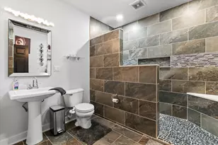 600 W Garfield Ave, Milwaukee, WI 53212 - Photo 10