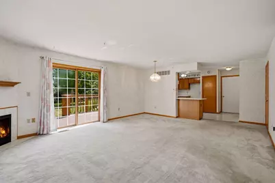 10050 W Whitnall Edge Dr #A, Franklin, WI 53132 - Photo 4