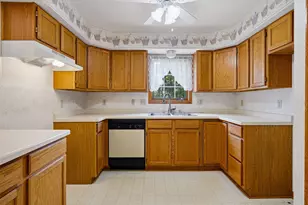 10050 W Whitnall Edge Dr, Franklin, WI 53132 - Photo 12